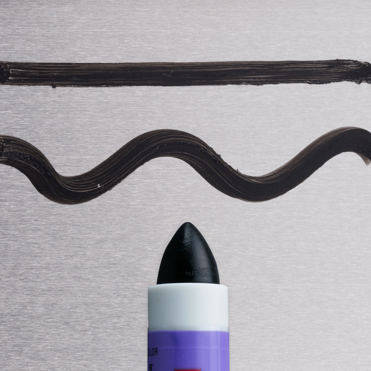 Sakura Solid Marker black line sample on metal