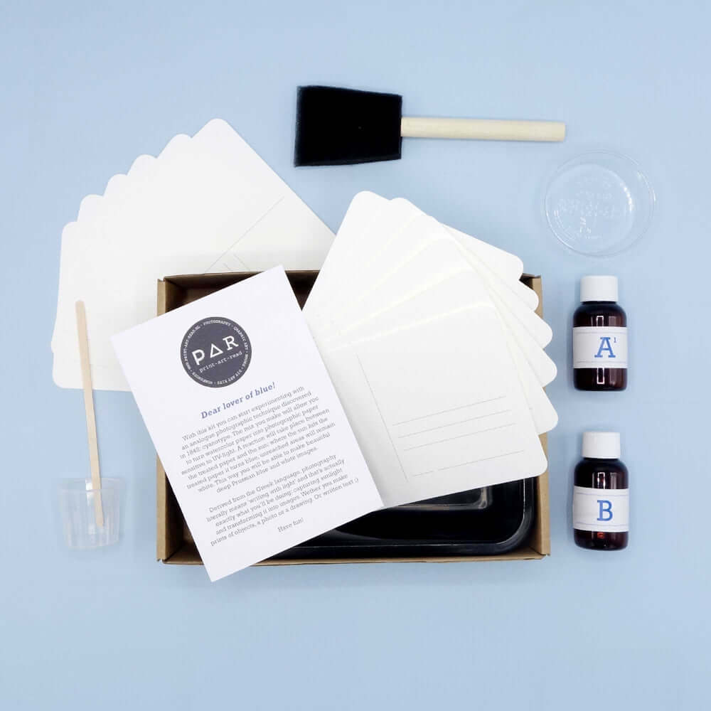 Cyanotype Postcard Kit – DIY Sun‑Print Blueprint Kit for Artists & Creatives with postcards, brush, and sensitiser bottles included.