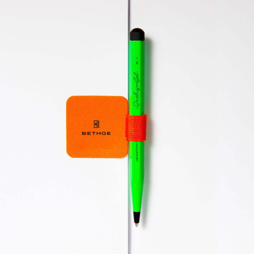 Leuchtturm1917 Pen Loop – Luminous Edition in neon colors holding a green pen on a notebook