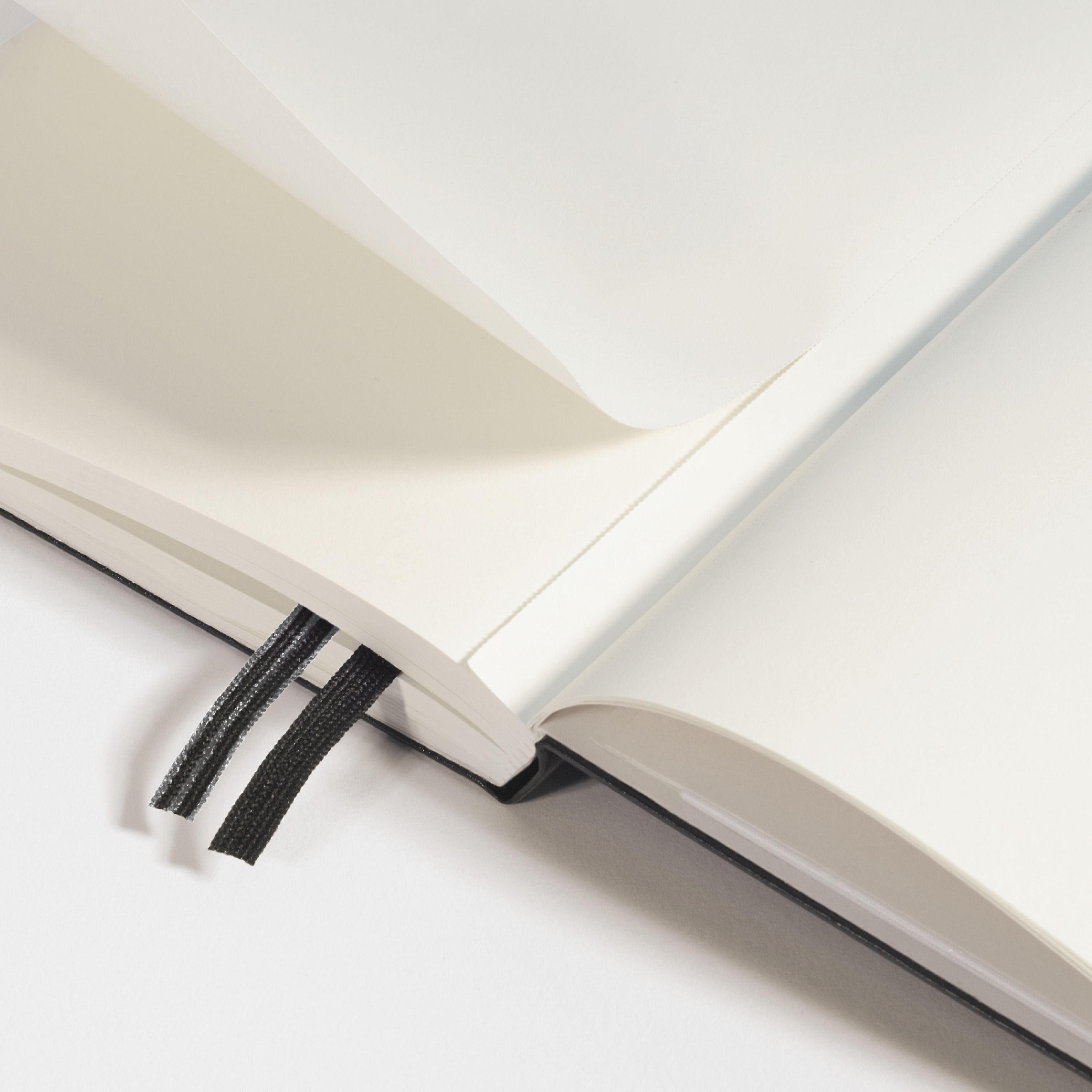 Leuchtturm1917 Classic Notebook B5 Composition, 219 Pages - expandable pocket & features